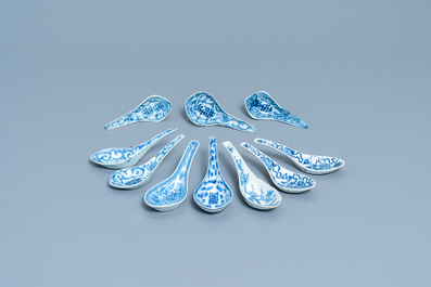 Veertien Chinese blauw-witte en ijzerrode lepels, Jiaqing, Daoguang en Tongzhi merk en periode en 20e eeuw
