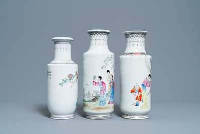 Trois vases de forme rouleau en porcelaine de Chine famille rose, R&eacute;publique