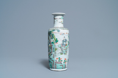 Un vase de forme rouleau en porcelaine de Chine famille verte &agrave; d&eacute;cor 'Feng shen bang', Kangxi