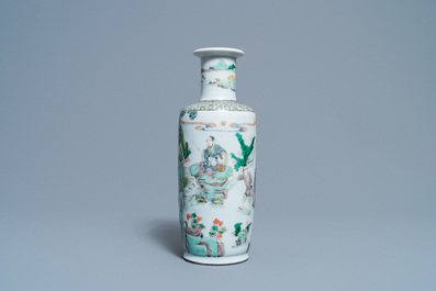 Un vase de forme rouleau en porcelaine de Chine famille verte &agrave; d&eacute;cor 'Feng shen bang', Kangxi