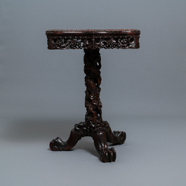 Une table en bois sculpt&eacute; au plateau &eacute;chiquier en marbre, Chine, 19&egrave;me