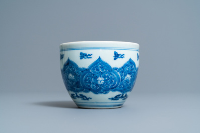 A small Chinese blue and white jardini&egrave;re, Kangxi