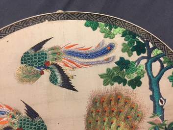 Two Chinese embroidered silk pien mien fans with ivory handle, 18/19th C.