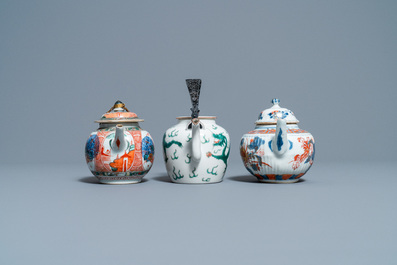 Une th&eacute;i&egrave;re couverte en porcelaine de Chine famille verte, une de style Imari et une en Amsterdams bont, Kangxi et 19&egrave;me