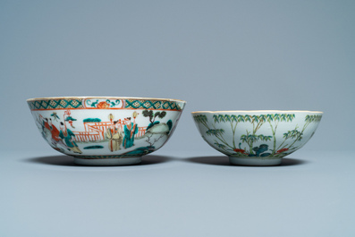 Une jardini&egrave;re en porcelaine de Chine en bleu et blanc et deux bols en famille verte, 19/20&egrave;me