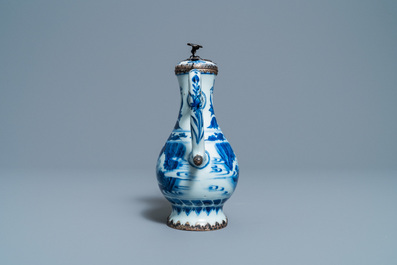 Een Chinese blauw-witte dekselkan met zilveren montuur, Transitie periode