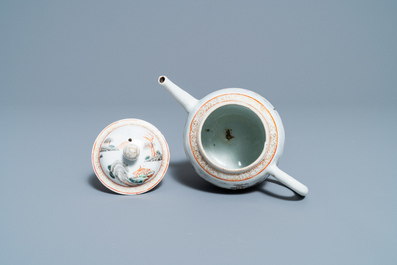 Une th&eacute;i&egrave;re et une paire de tasses et soucoupes en porcelaine de Chine, Yongzheng