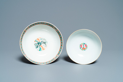 A Chinese blue and white jardini&egrave;re and two famille verte bowls, 19/20th C.