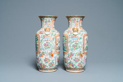 Une paire de vases en porcelaine de Chine famille rose de Canton, 19&egrave;me