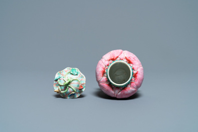 Une bo&icirc;te &agrave; th&eacute; couverte en porcelaine de Chine famille rose en forme de lotus, Yongzheng