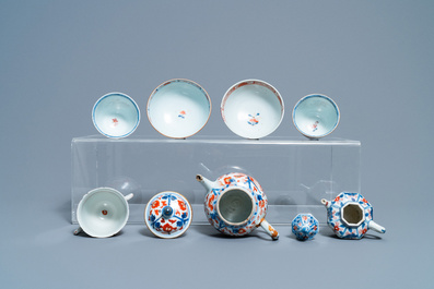 Une collection d'objets &agrave; th&eacute; en porcelaine de Chine en bleu et blanc, rouge de fer et dor&eacute;, Kangxi et apr&egrave;s