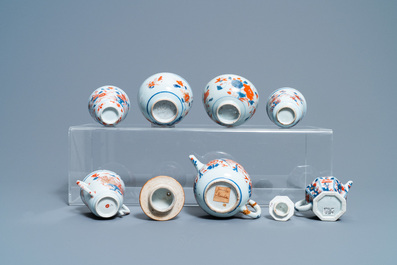 Une collection d'objets &agrave; th&eacute; en porcelaine de Chine en bleu et blanc, rouge de fer et dor&eacute;, Kangxi et apr&egrave;s
