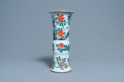 Un vase en porcelaine de Chine wucai &agrave; d&eacute;cor d'un faisan, &eacute;poque Transition