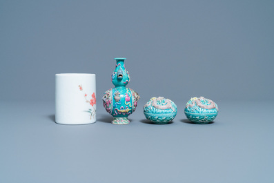 Une collection vari&eacute;e en porcelaine de Chine, 19/20&egrave;me