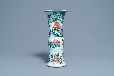 Un vase en porcelaine de Chine wucai &agrave; d&eacute;cor d'un faisan, &eacute;poque Transition