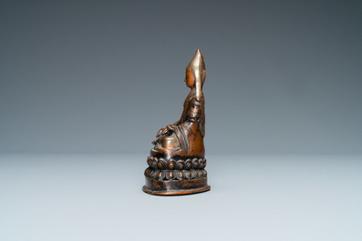 A Sino-Tibetan copper alloy figure of Lama, 18/19th C.