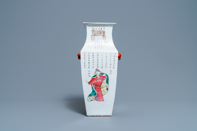 Een vierkante Chinese famille rose 'Wu Shuang Pu' vaas, 19e eeuw