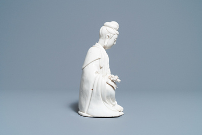 Une figure de Guanyin en porcelaine blanc de Chine de Dehua, Kangxi