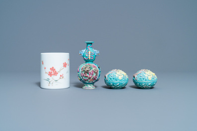 A varied collection of Chinese porcelain, 19/20th C.