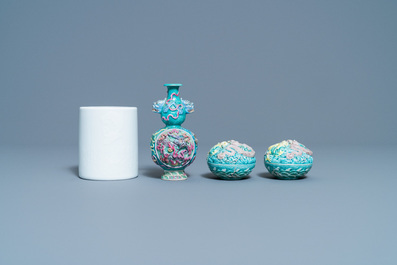 A varied collection of Chinese porcelain, 19/20th C.