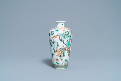 A Chinese famille verte 'meiping' vase, 19th C.