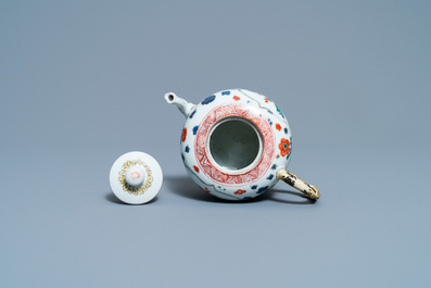 A Chinese famille verte 'antiquities' teapot, Kangxi