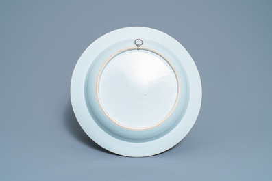 Deux plats en porcelaine de Chine famille rose, Yongzheng/Qianlong