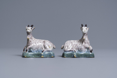Een paar polychrome Delftse modellen van geiten, 18e eeuw