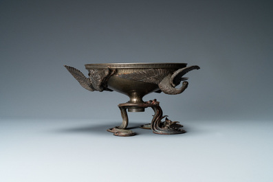 A Japanese copper, bronze and pewter bowl, signed Kimura Toun, Meiji, 19th C.