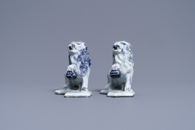 A pair of Dutch Delft blue and white models of lions, 18th C.