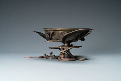 Un bol sur piedouche &agrave; d&eacute;cor de grues en cuivre, bronze et &eacute;tain, sign&eacute; Kimura Toun, Japon, Meiji, 19&egrave;me