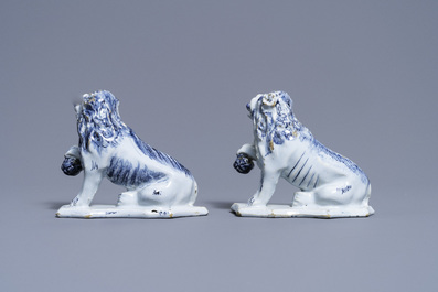 A pair of Dutch Delft blue and white models of lions, 18th C.