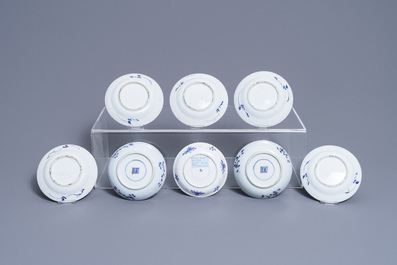 Huit tasses et soucoupes en porcelaine de Chine en bleu et blanc, Kangxi