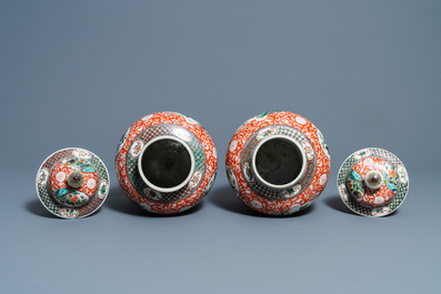 A pair of Chinese famille verte vases and covers, 19/20th C.