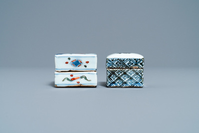 Two Chinese square ko-sometsuke blue and white and wucai covered boxes for the Japanese market, Transitional period