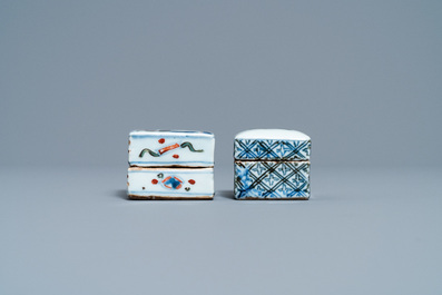 Two Chinese square ko-sometsuke blue and white and wucai covered boxes for the Japanese market, Transitional period