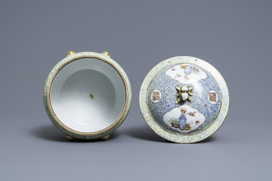 Une collection vari&eacute;e en porcelaine de Chine famille rose et en bleu et blanc, 19/20&egrave;me