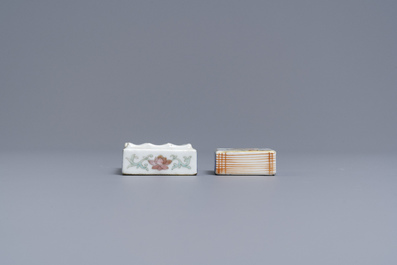 Un repose-pinceaux et un compte-gouttes en porcelaine de Chine famille rose, Jiaqing