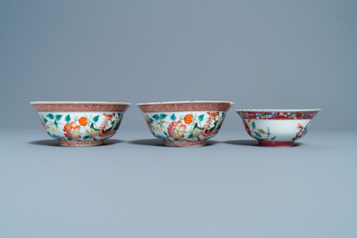 Trois assiettes et trois bols en porcelaine de Chine famille rose pour le march&eacute; Straits ou Peranakan, 19&egrave;me