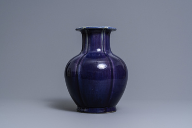 Un vase en porclaine de Chine &agrave; &eacute;mail flamb&eacute;, Qianlong