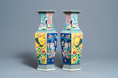 Une paire de vases de forme hexagonale en porcelaine de Chine famille rose, 19&egrave;me