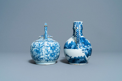 Een collectie Chinese en Japanse blauw-witte koppen en schotels en twee kannen, Wanli en later