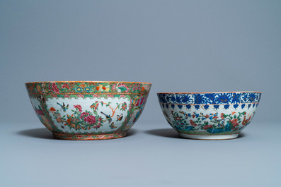 Deux grands bols en porcelaine de Chine famille rose de Canton, 19&egrave;me