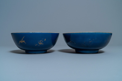 Trois bols en porcelaine de Chine bleu monochrome &agrave; d&eacute;cor dor&eacute;, Kangxi