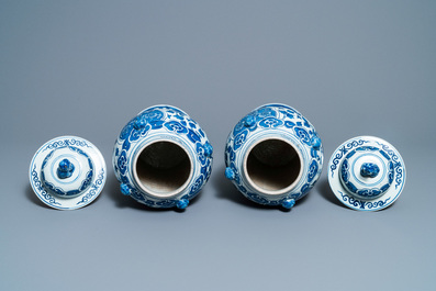 Two pairs of Chinese blue and white and famille verte vases and covers, 19/20th C.