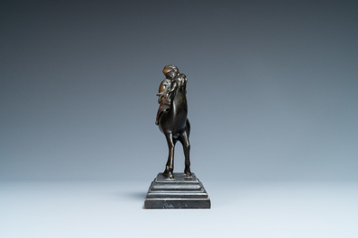 Un br&ucirc;le-parfum figurant un lettr&eacute; sur cerf en bronze, Chine, d&eacute;but de la dynastie Qing