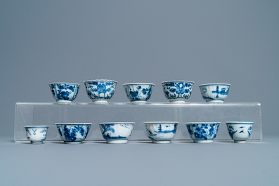 Negentien Chinese blauw-witte koppen en eenentwintig schotels, Kangxi en later