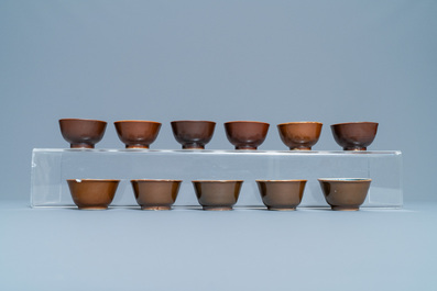31 Chinese capucine brown-ground saucers and 22 cups, Kangxi/Qianlong