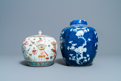 Four various Chinese teapots and two covered jars, 19/20th C.