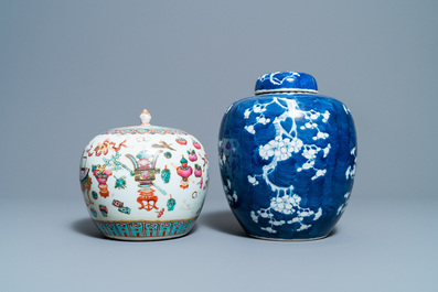 Four various Chinese teapots and two covered jars, 19/20th C.